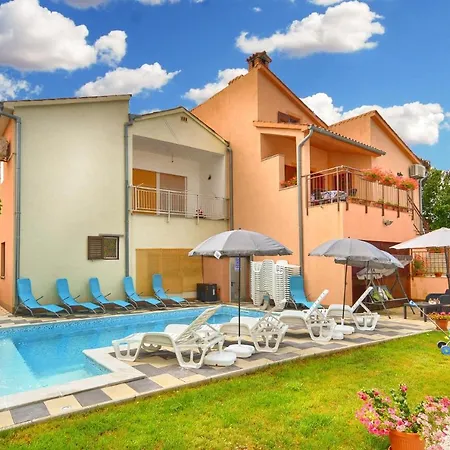 Family-friendly With Swimming Pool - 19595 Fažana