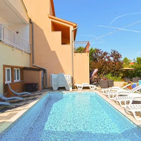 Family Friendly With A Swimming Pool - 19595 Fazana