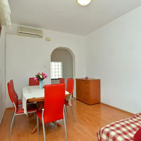 Family Friendly With A Swimming Pool - 19595 Apartment Fazana
