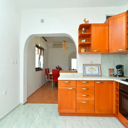 Apartment Family Friendly With A Swimming Pool - 19595 *