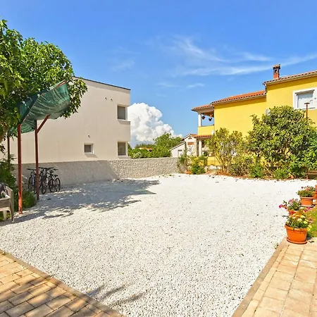 Daire Family-friendly With Swimming Pool - 19595 Fažana